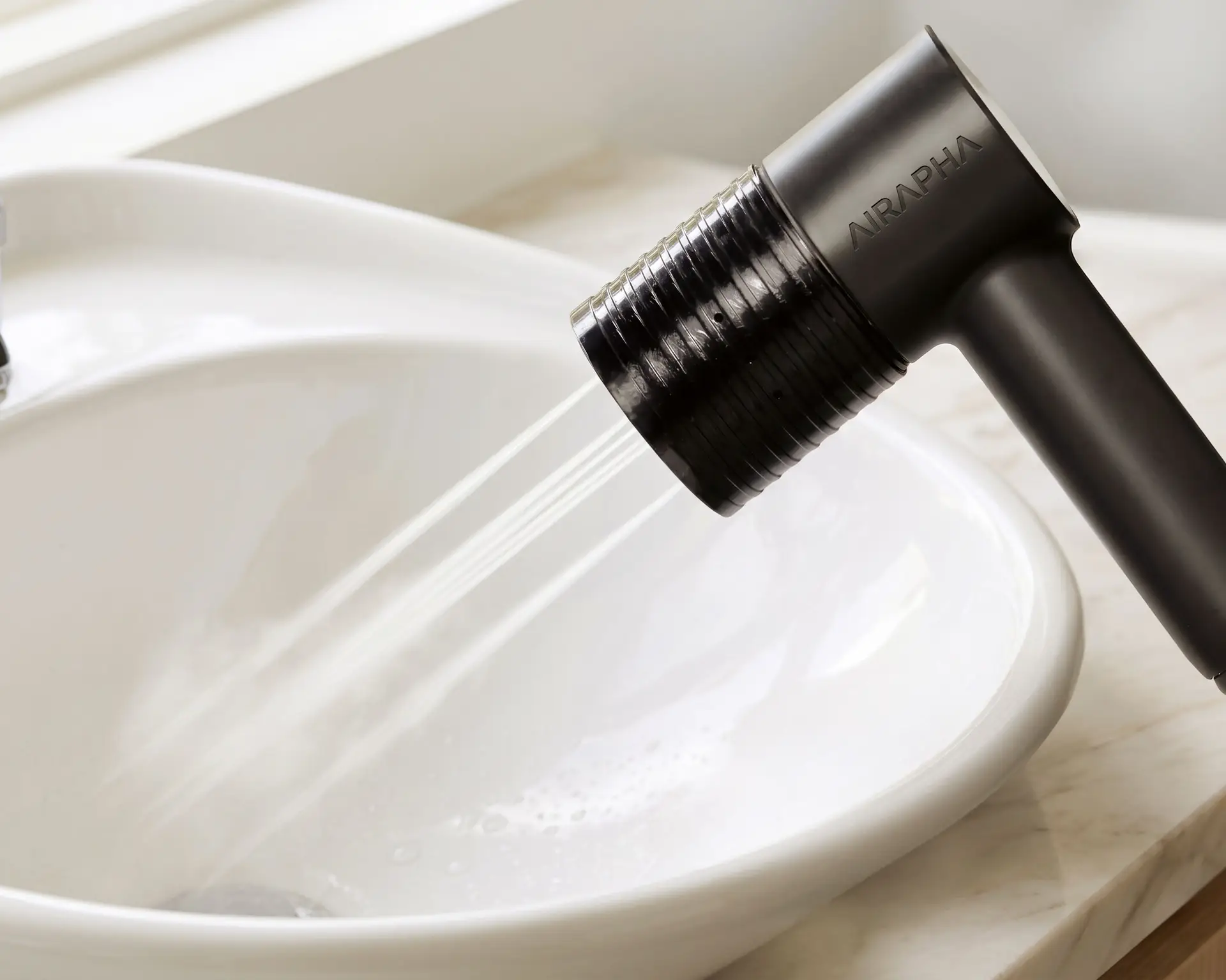 Hane Water Punch – targeted water jet for scalp treatment