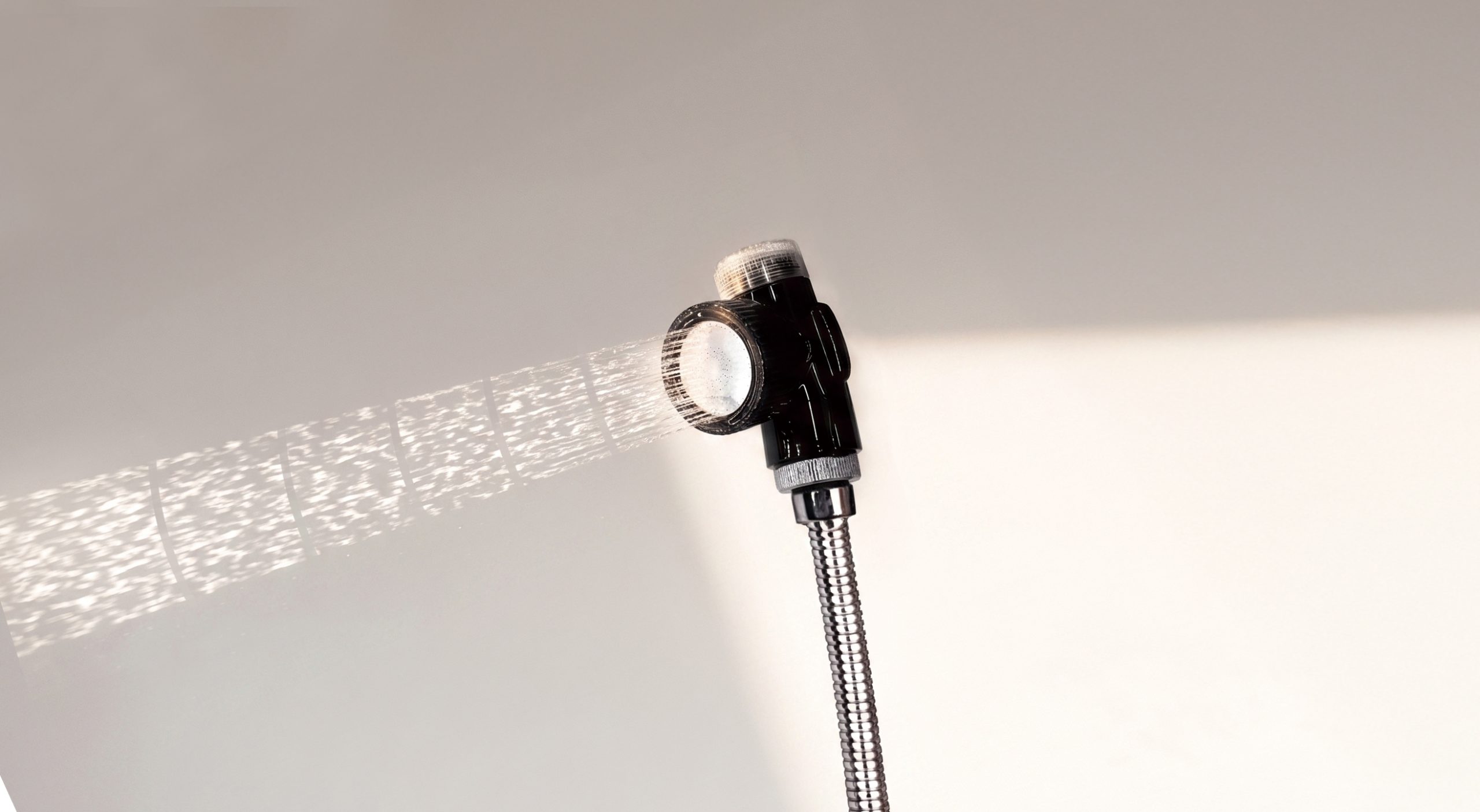 Water jet of the Himitsu Water Punch Mini with 6 water pressure levels