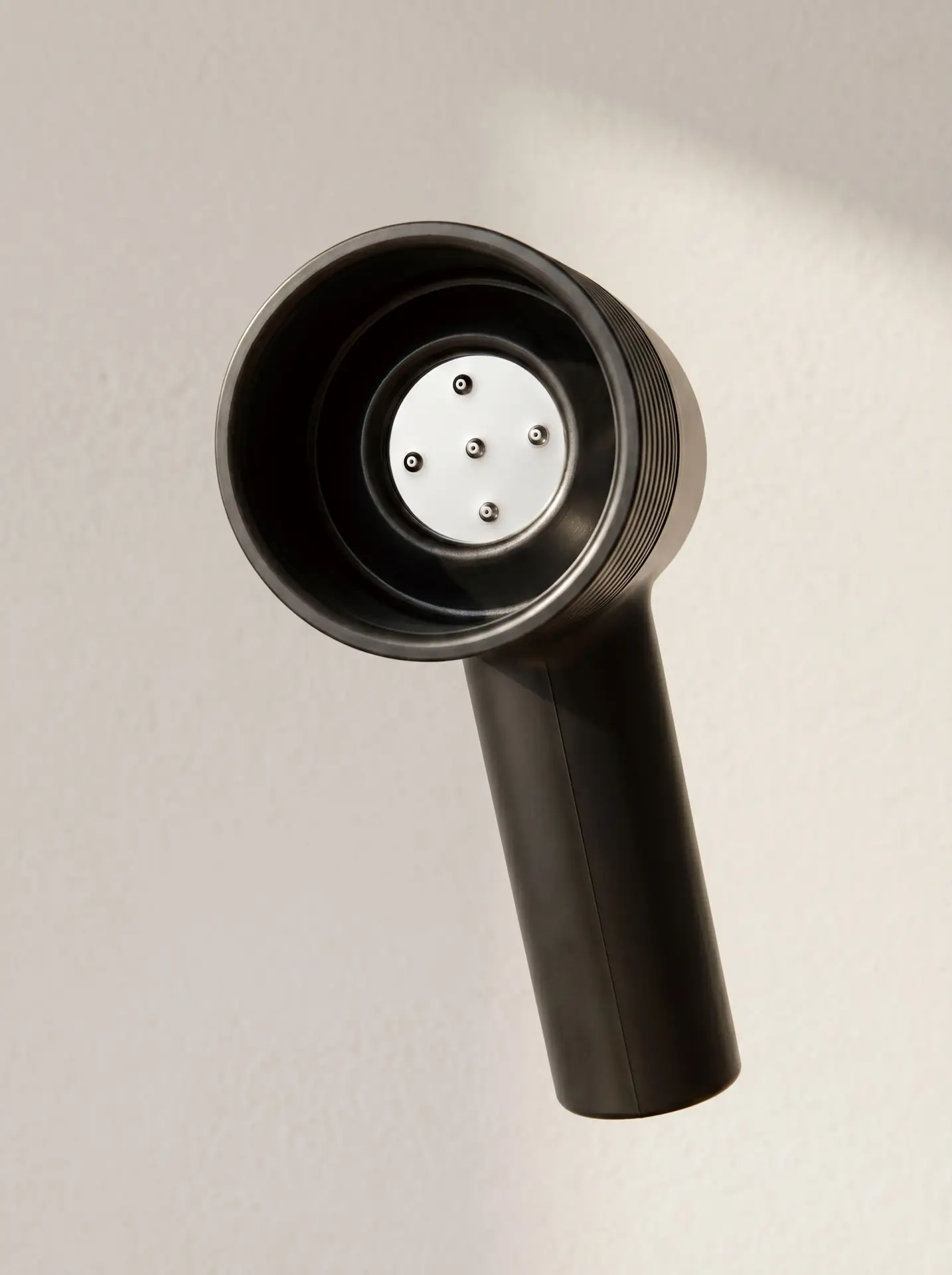 Hane Water Punch handpiece for targeted water pressure